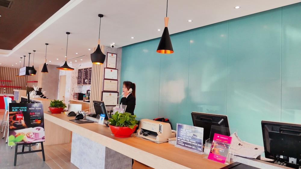 Ibis Qingdao Ningxia Road Hotell Exteriör bild