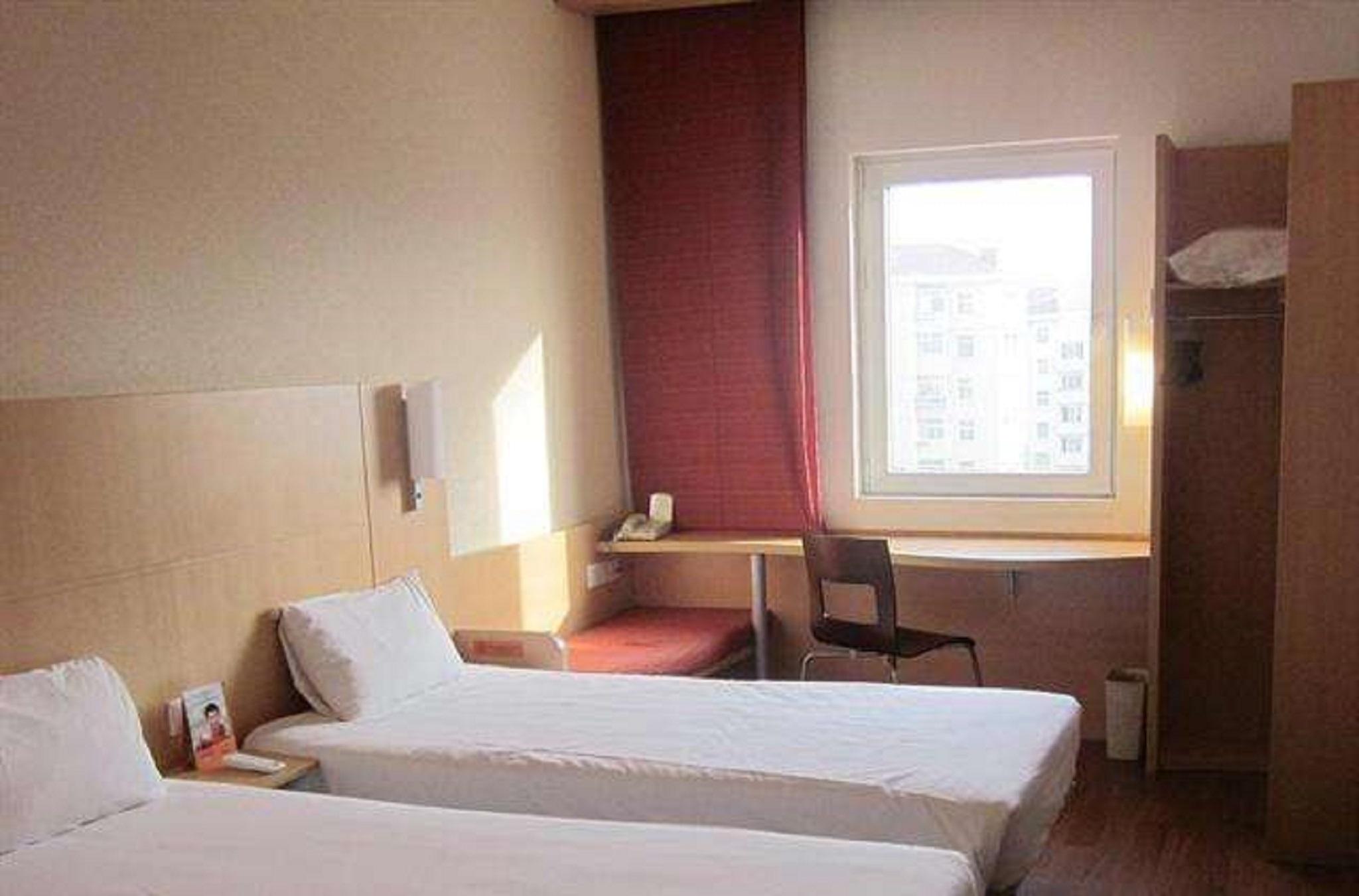 Ibis Qingdao Ningxia Road Hotell Exteriör bild