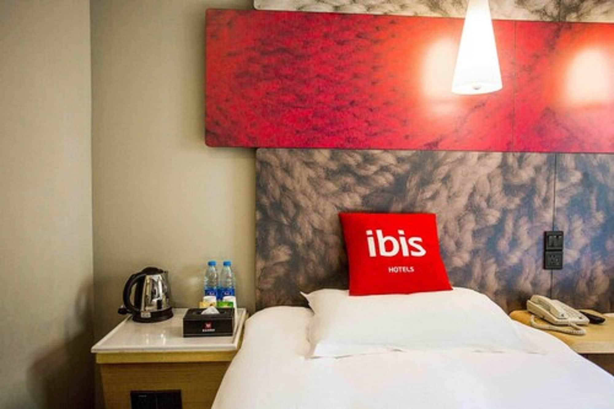 Ibis Qingdao Ningxia Road Hotell Exteriör bild