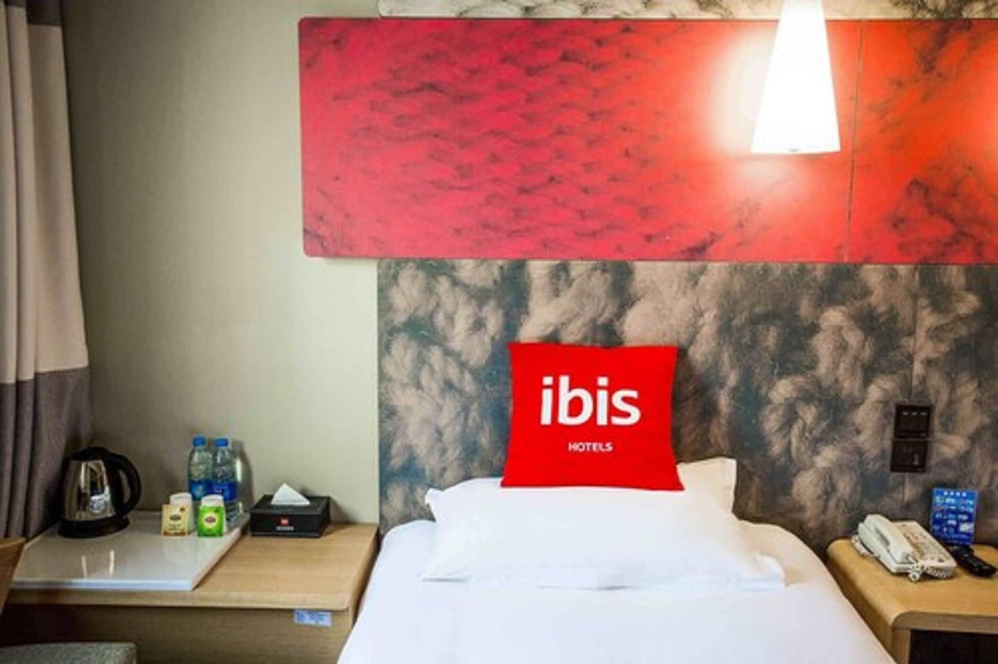 Ibis Qingdao Ningxia Road Hotell Exteriör bild
