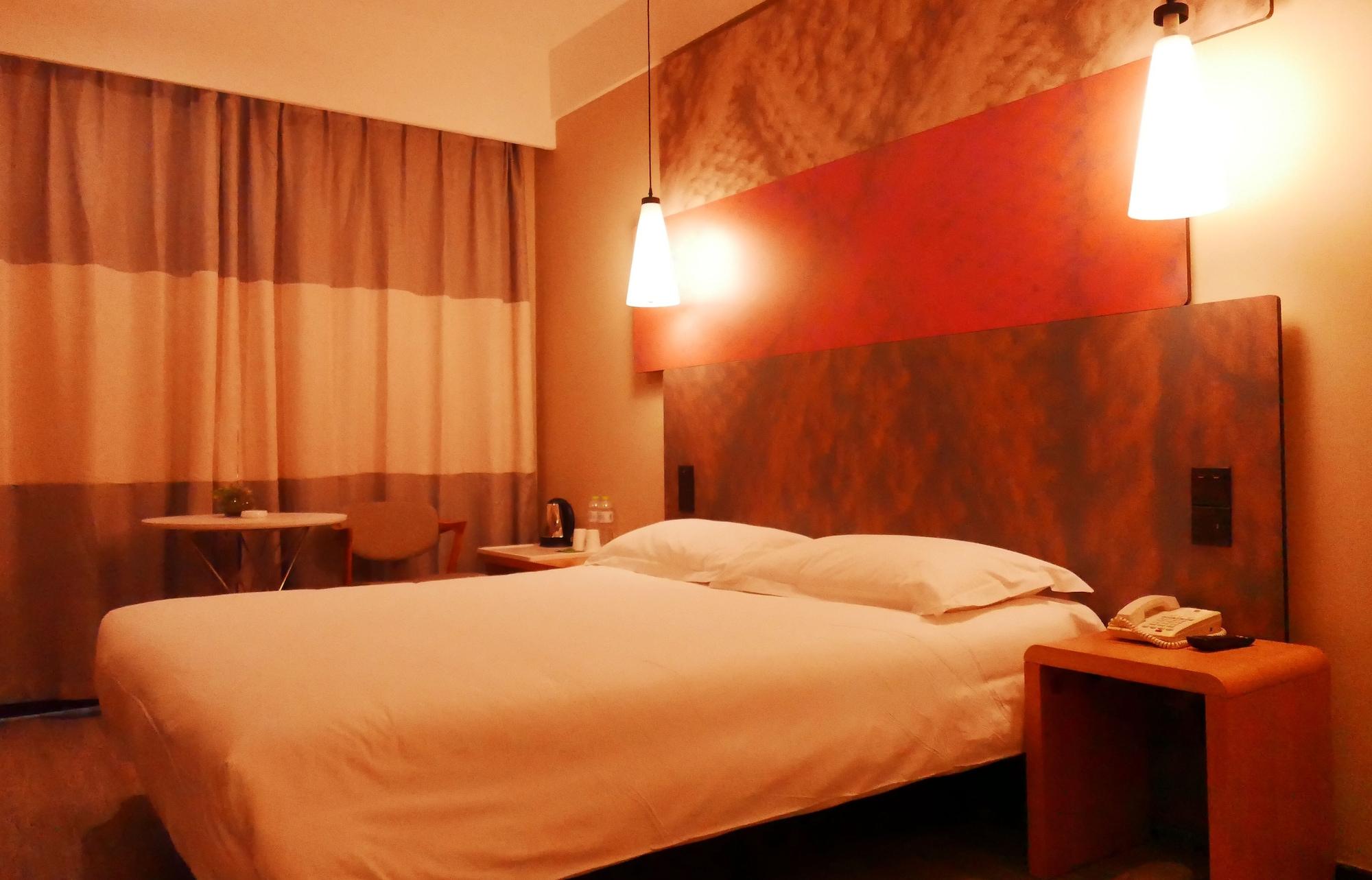 Ibis Qingdao Ningxia Road Hotell Exteriör bild