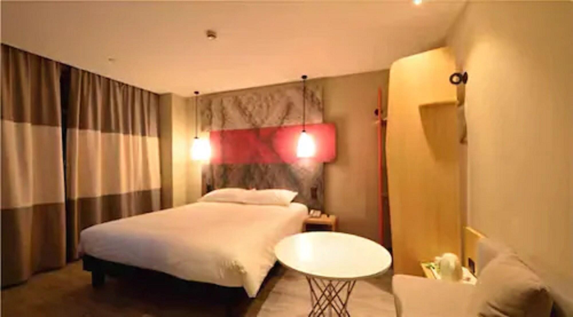 Ibis Qingdao Ningxia Road Hotell Exteriör bild