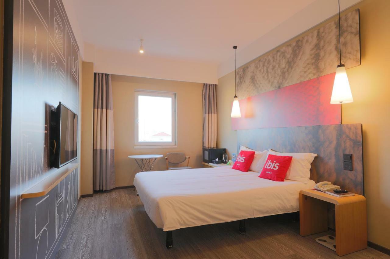 Ibis Qingdao Ningxia Road Hotell Exteriör bild