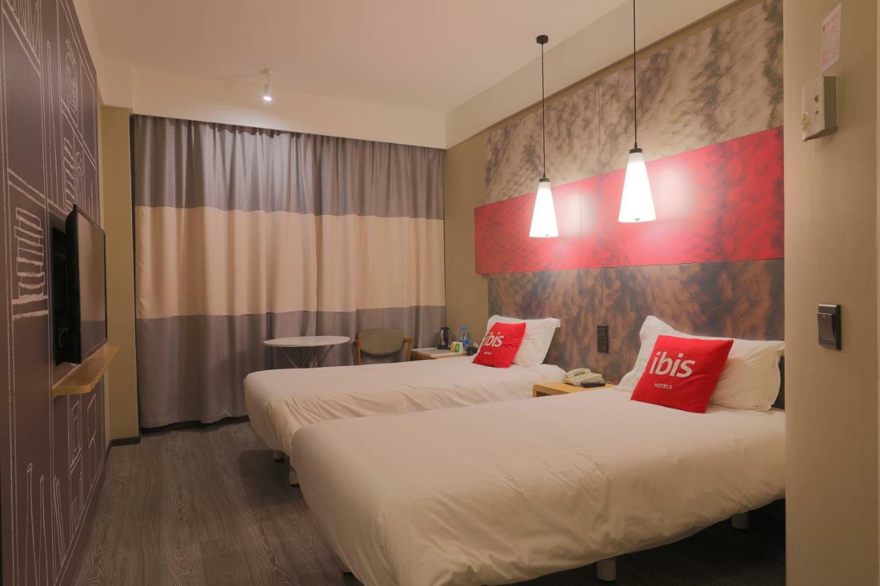 Ibis Qingdao Ningxia Road Hotell Exteriör bild