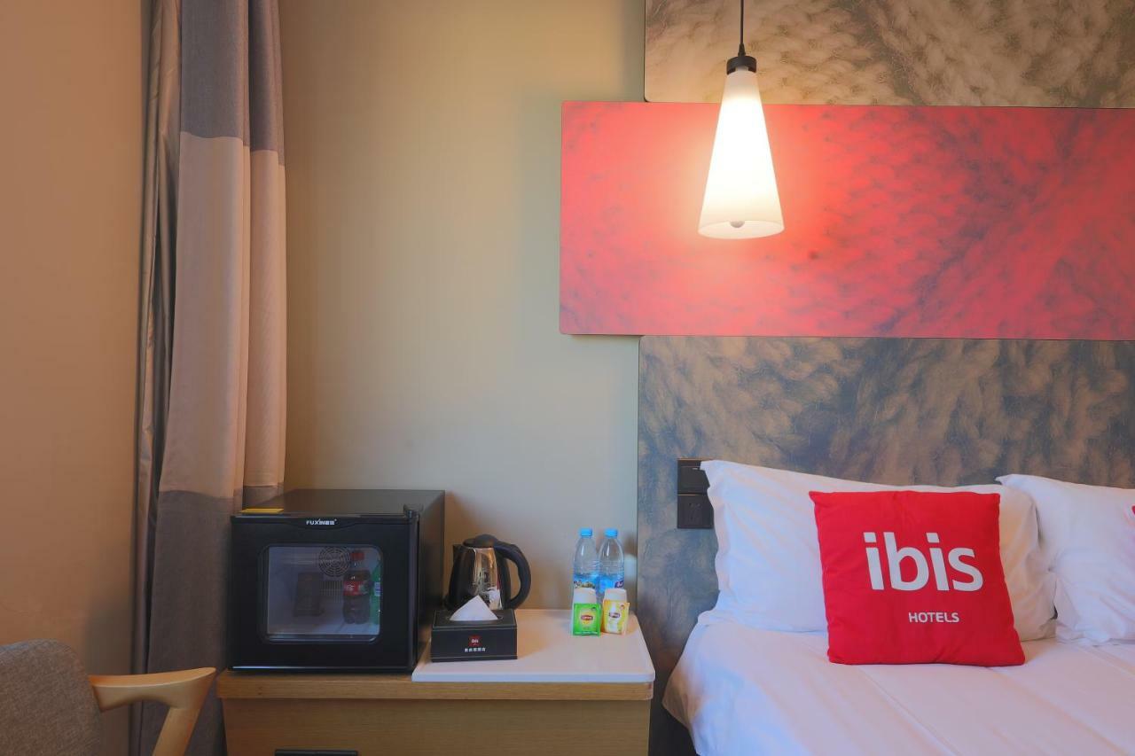 Ibis Qingdao Ningxia Road Hotell Exteriör bild