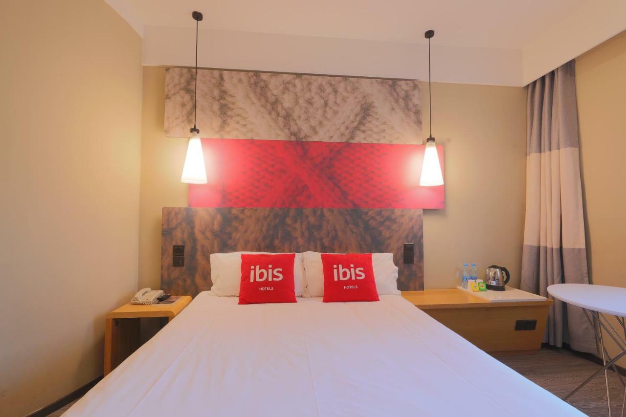 Ibis Qingdao Ningxia Road Hotell Exteriör bild