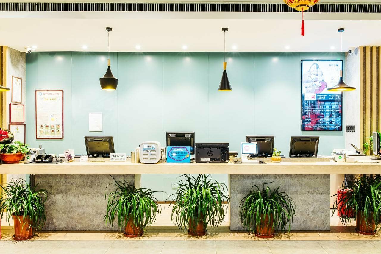 Ibis Qingdao Ningxia Road Hotell Exteriör bild