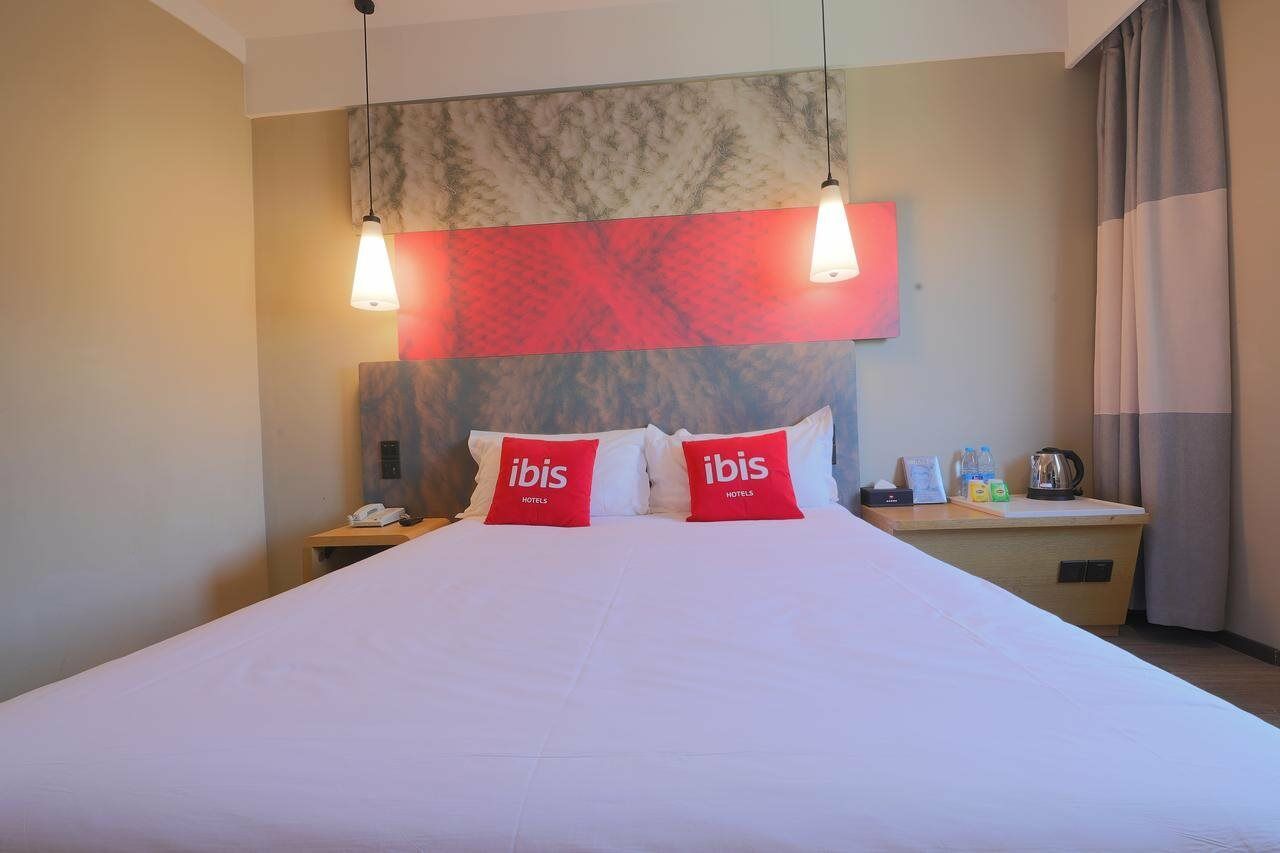 Ibis Qingdao Ningxia Road Hotell Exteriör bild